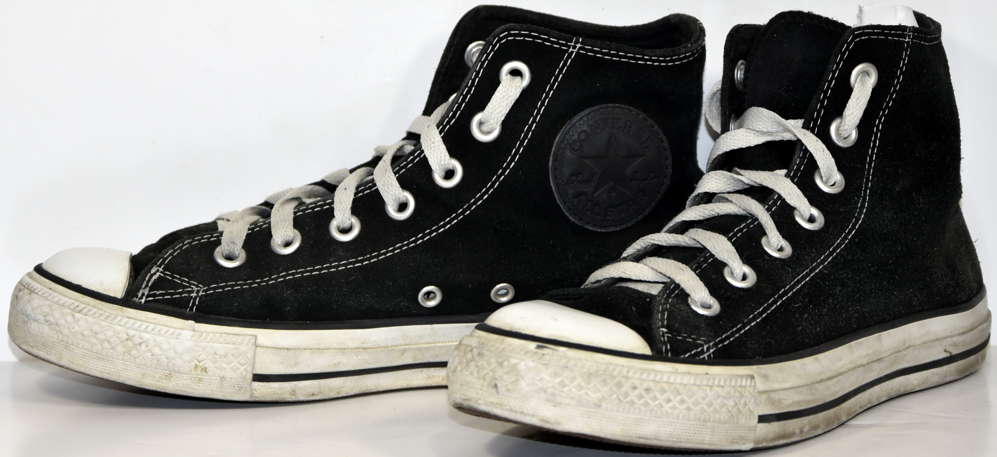 S035 BASKETS CONVERSE CHUCK TAYLOR HI NOIRES ET ORANGES T.38 UK 5.5 VALEUR 75 S035 BASKETS CONVERSE CHUCK TAYLOR HI NOIRES ET ORANGES T.38 UK 5.5 VALEUR 75